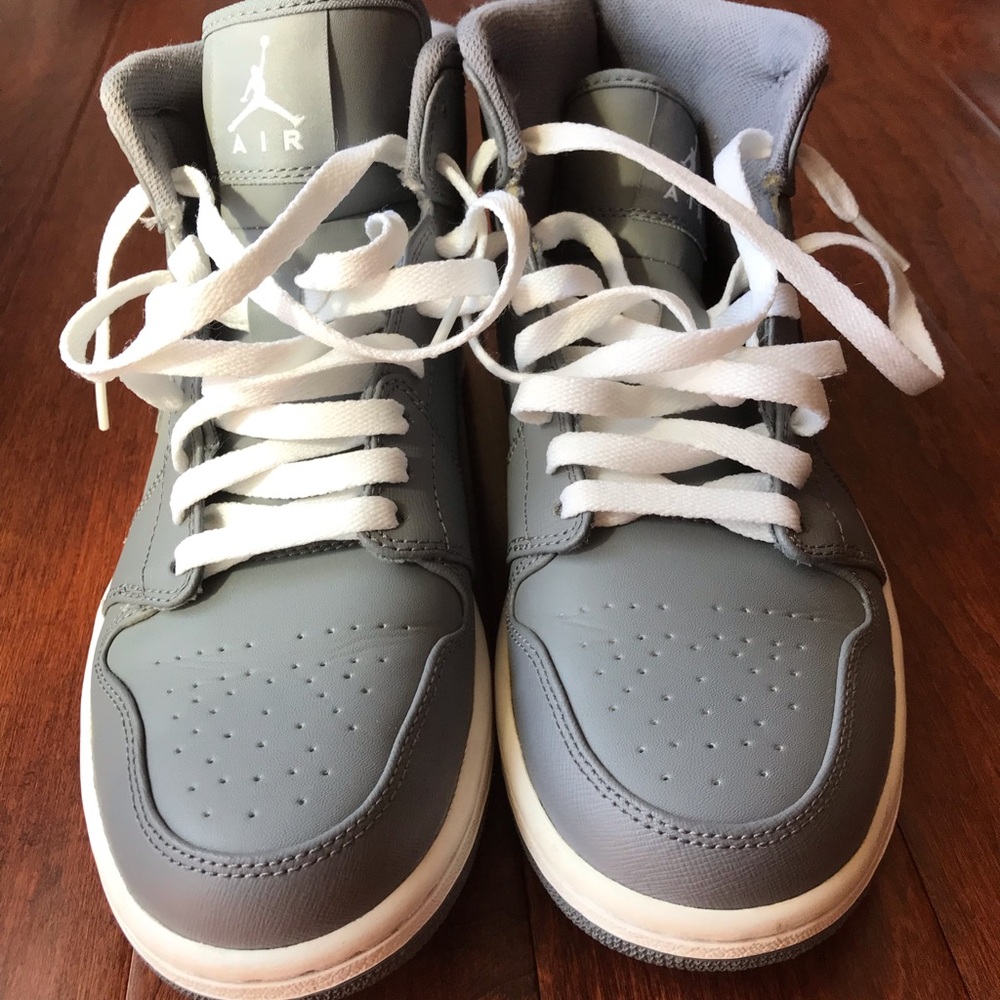 Air Jordan 1 Mid Gray